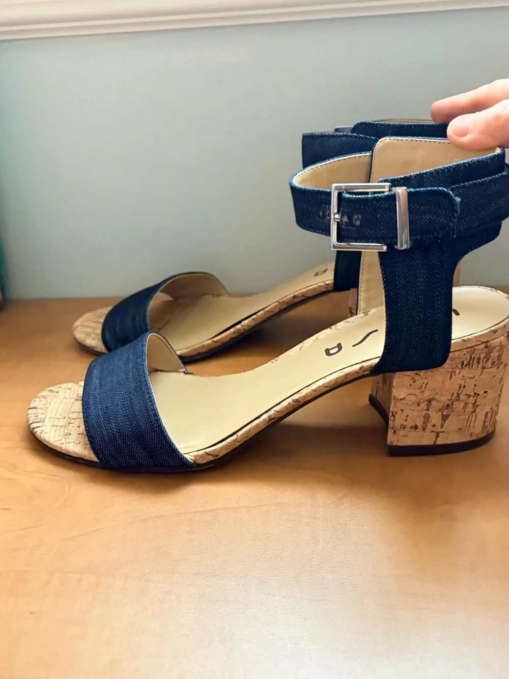 Like New Unisa block heel sandal